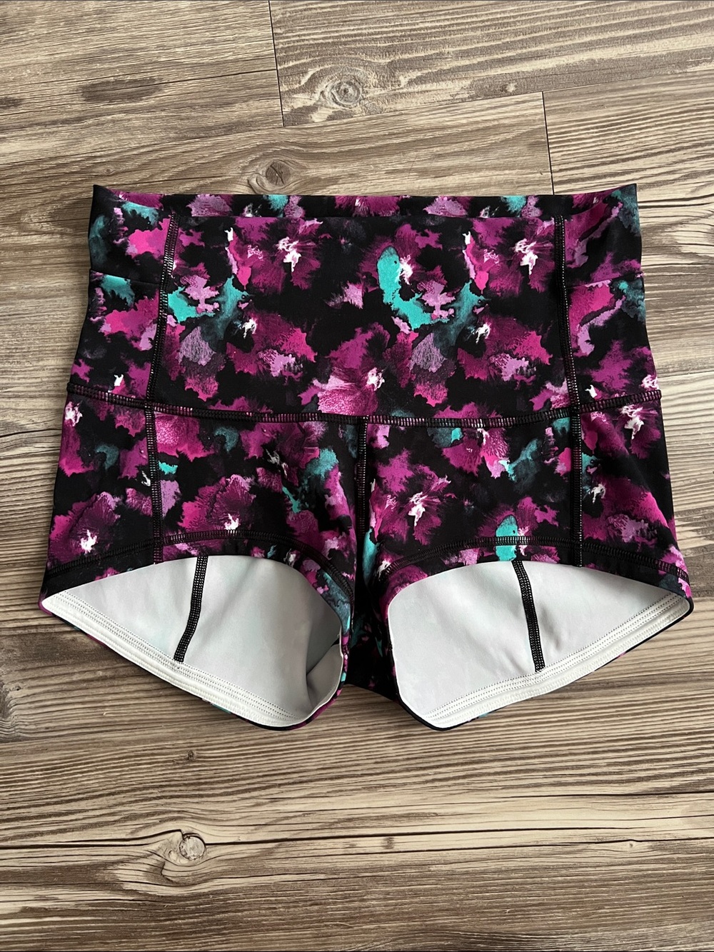 Lululemon Wunder Short 2"Full-On Luxtreme Mini Midnight Bloom Black Deep Fuschia